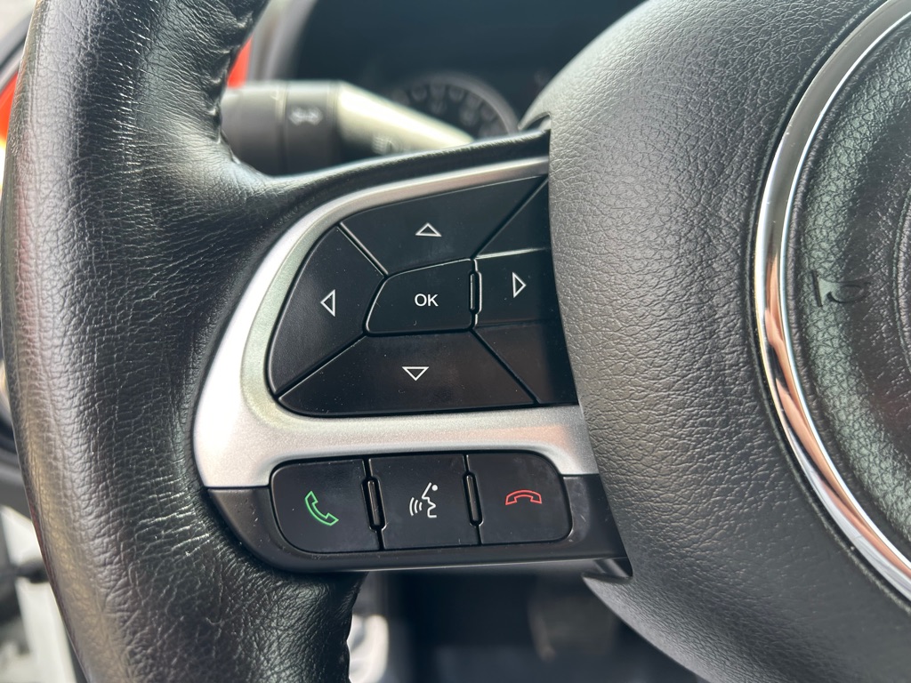 Photo 17 of this JEEP RENEGADE