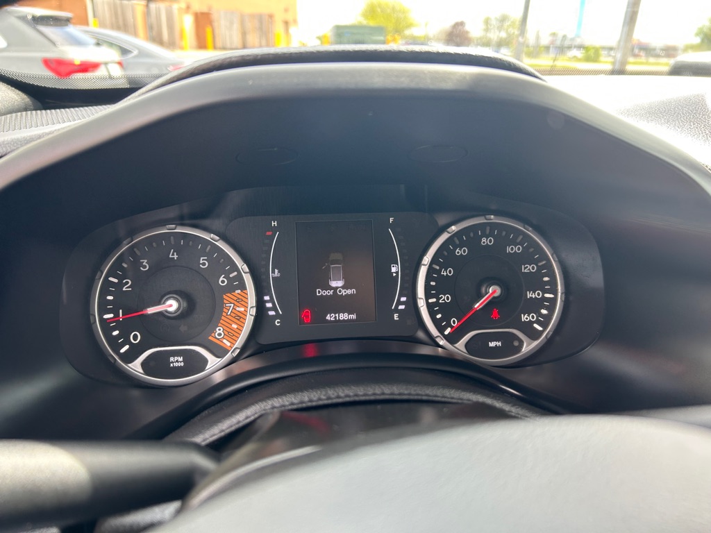 Photo 16 of this JEEP RENEGADE