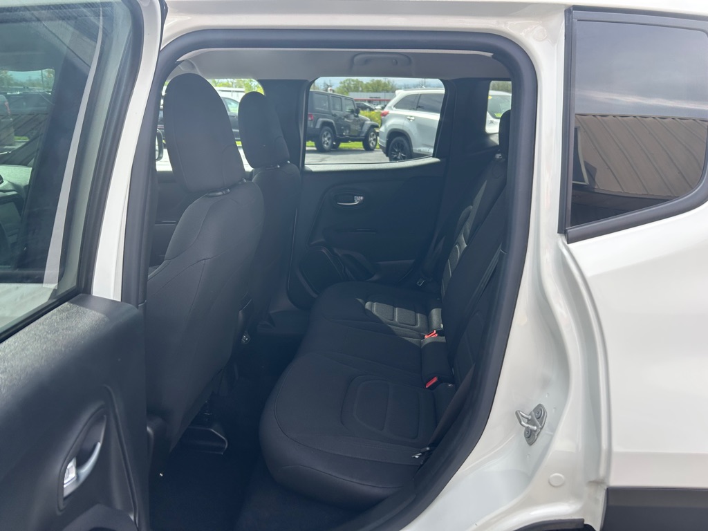 Photo 10 of this JEEP RENEGADE