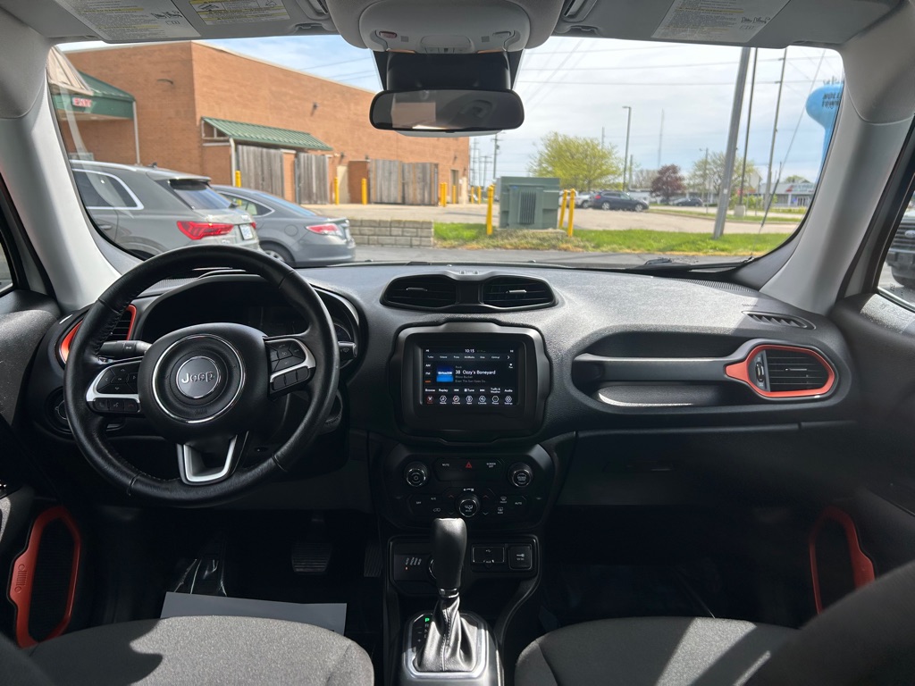 Photo 11 of this JEEP RENEGADE