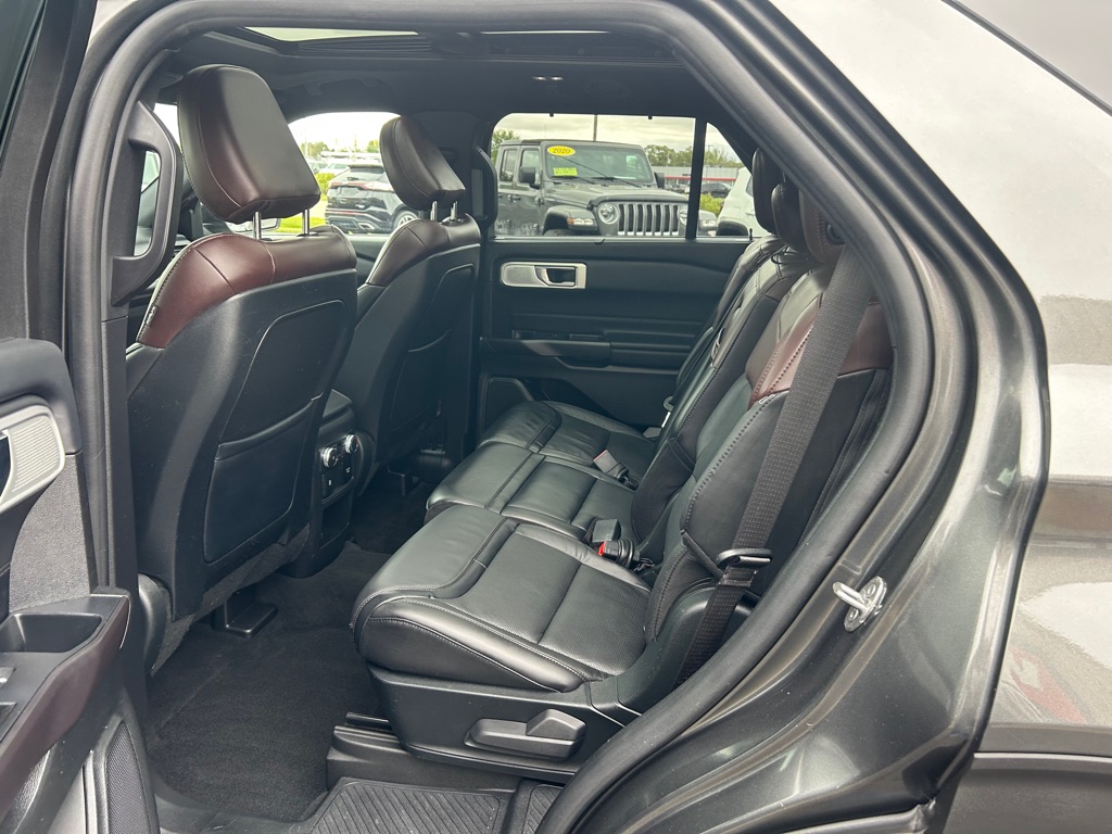 Photo 16 of this FORD EXPLORER