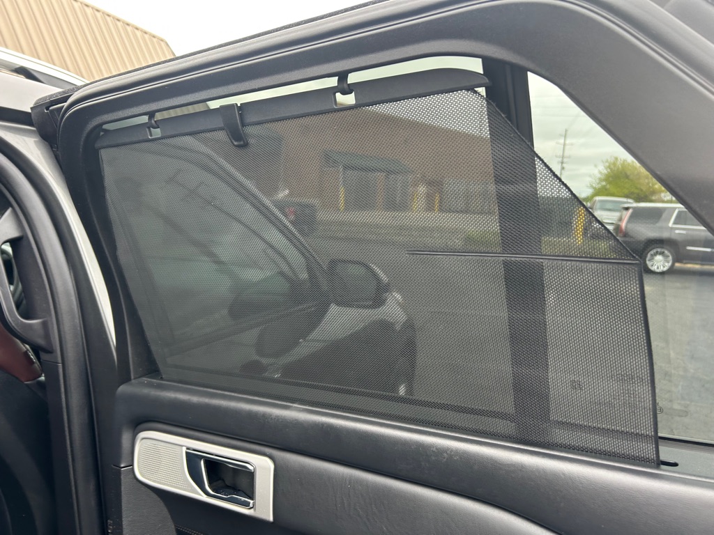 Photo 11 of this FORD EXPLORER