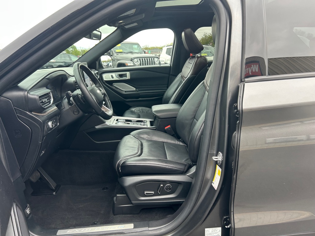Photo 20 of this FORD EXPLORER