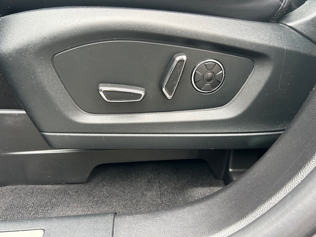 Photo 21 of this FORD EXPLORER