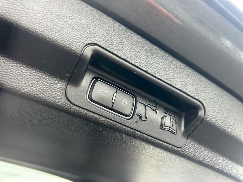 Photo 15 of this FORD EXPLORER