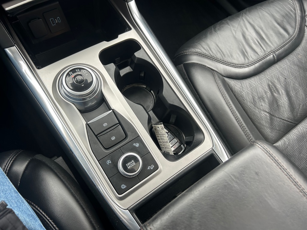 Photo 31 of this FORD EXPLORER