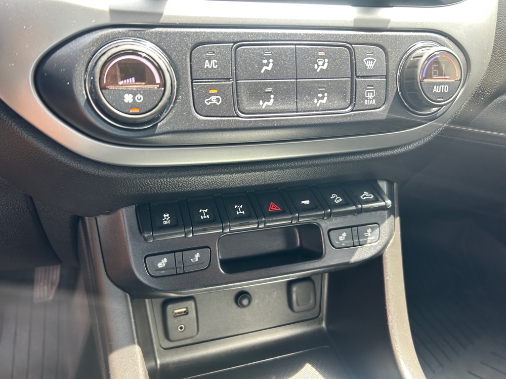Photo 24 of this CHEVROLET COLORADO
