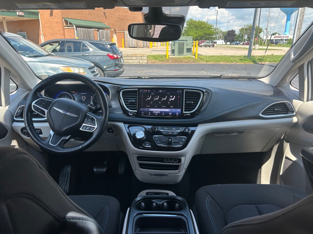 Photo 15 of this CHRYSLER PACIFICA
