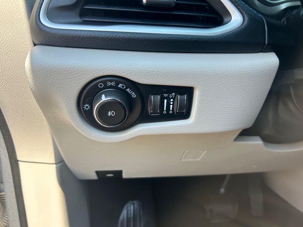 Photo 23 of this CHRYSLER PACIFICA