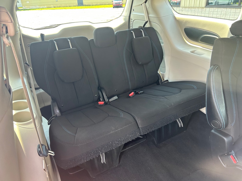 Photo 10 of this CHRYSLER PACIFICA