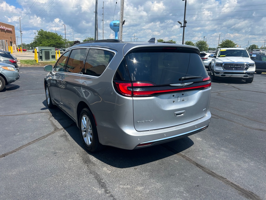 Photo 5 of this CHRYSLER PACIFICA