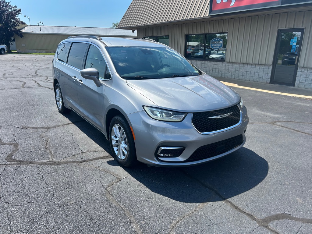 Photo 2 of this CHRYSLER PACIFICA
