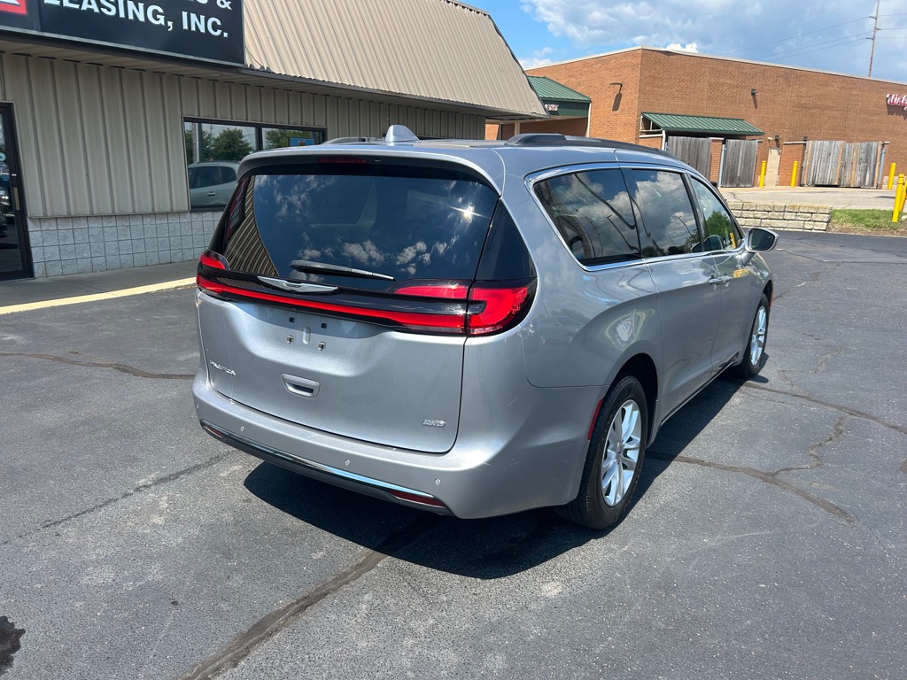 Photo 6 of this CHRYSLER PACIFICA