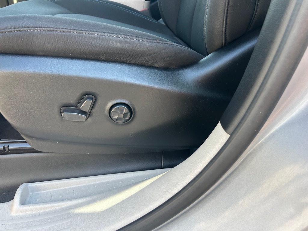 Photo 17 of this CHRYSLER PACIFICA