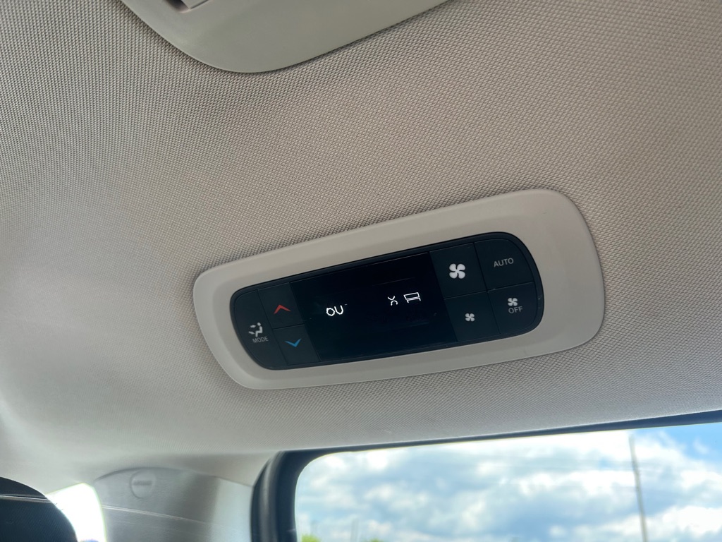 Photo 14 of this CHRYSLER PACIFICA