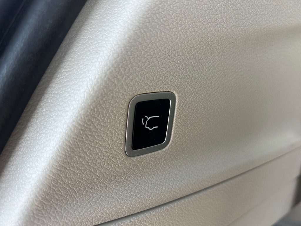 Photo 12 of this CHRYSLER PACIFICA