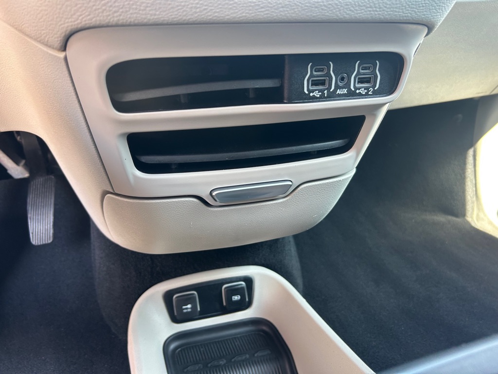 Photo 27 of this CHRYSLER PACIFICA