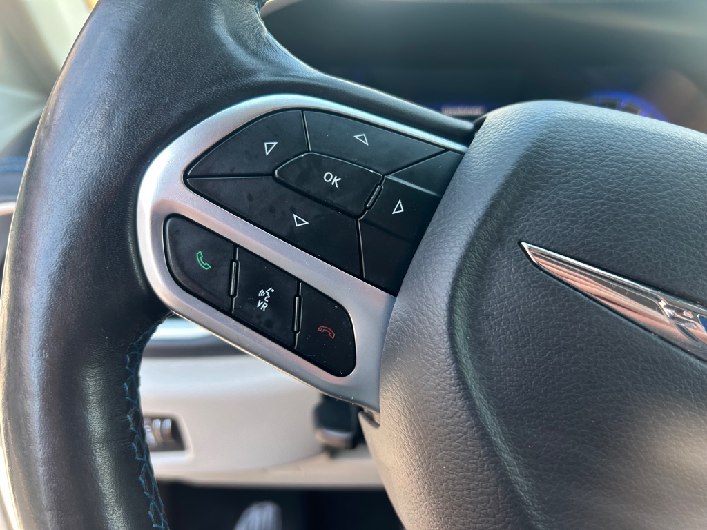 Photo 21 of this CHRYSLER PACIFICA