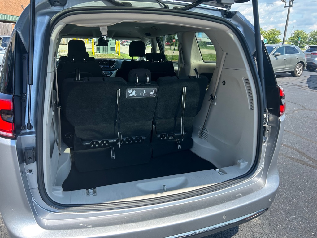 Photo 11 of this CHRYSLER PACIFICA