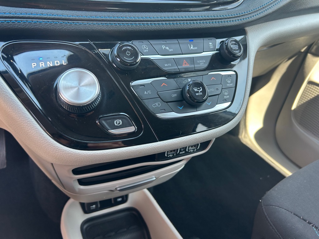 Photo 26 of this CHRYSLER PACIFICA