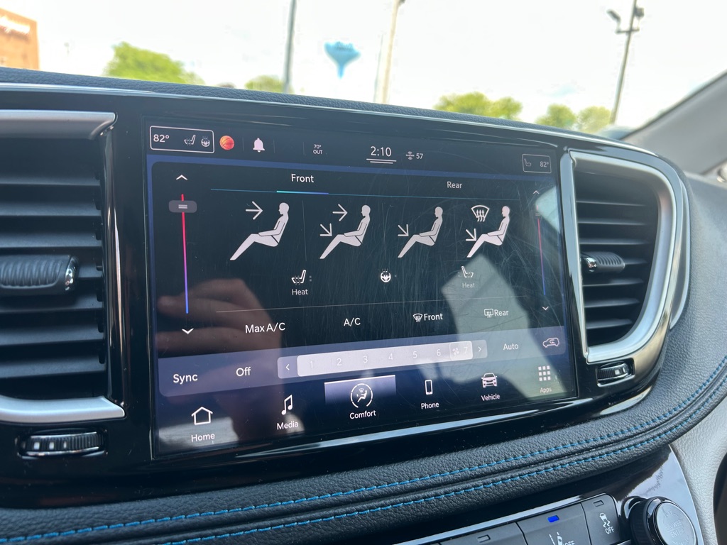Photo 24 of this CHRYSLER PACIFICA