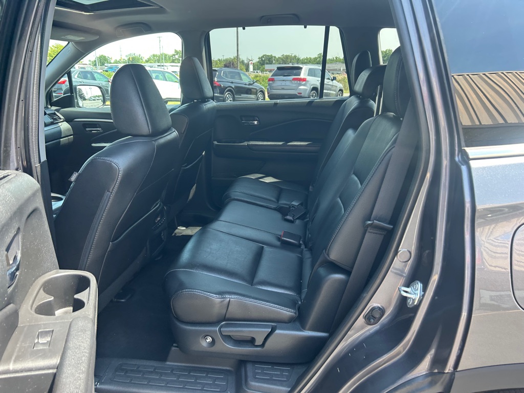 Photo 14 of this HONDA PILOT