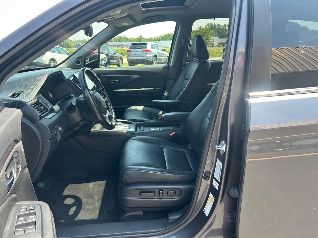 Photo 18 of this HONDA PILOT