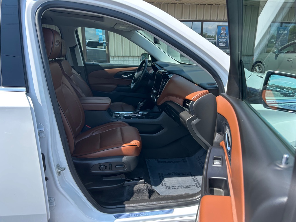 Photo 8 of this CHEVROLET TRAVERSE