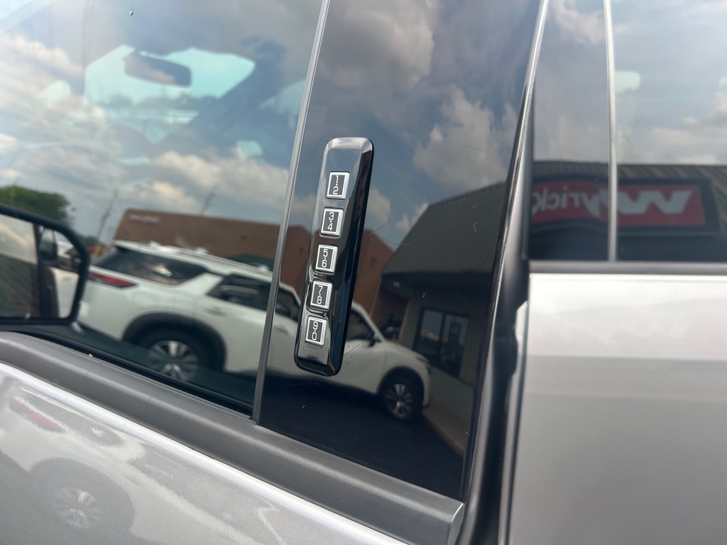 Photo 14 of this FORD F150