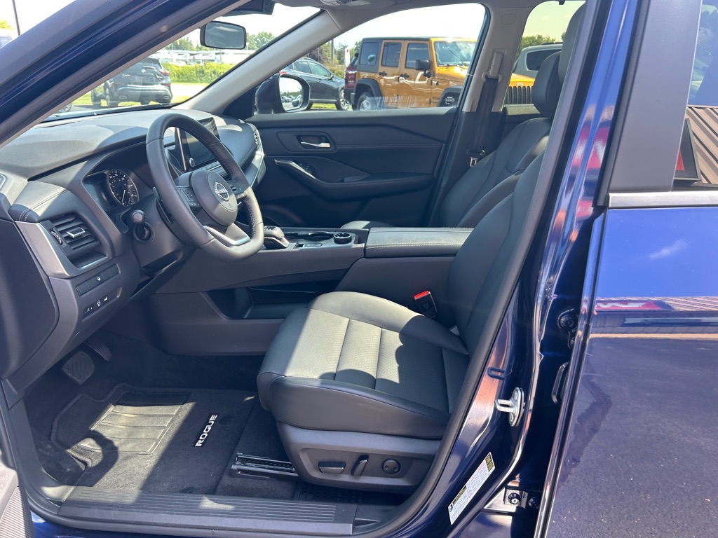 Photo 17 of this NISSAN ROGUE