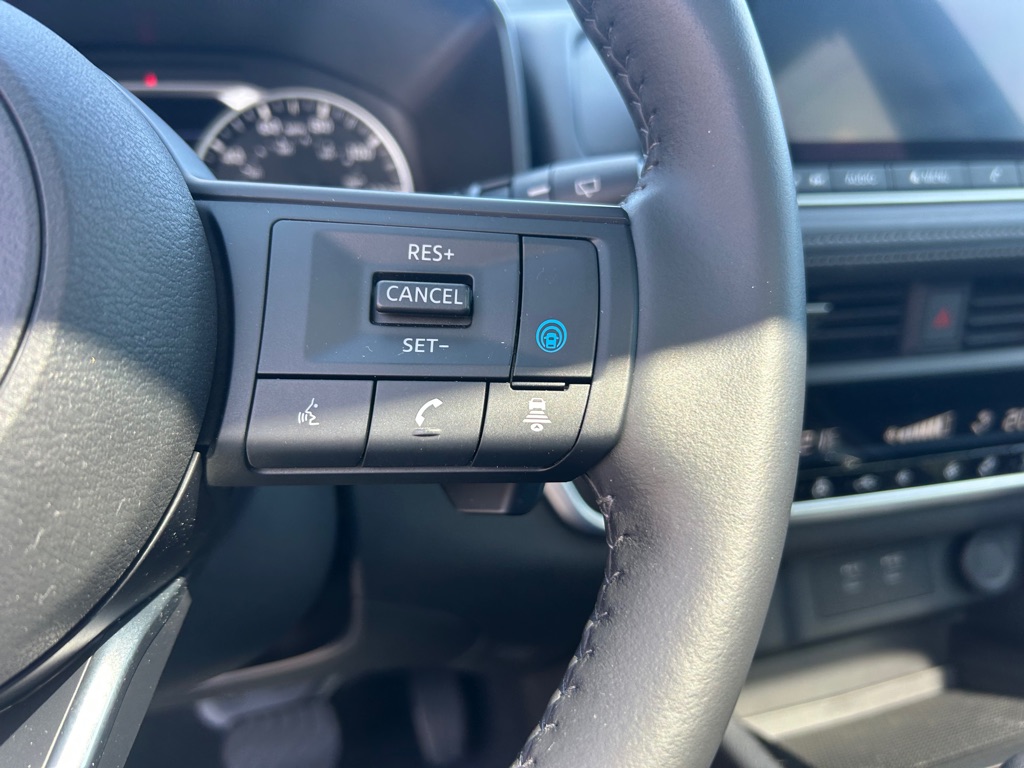 Photo 24 of this NISSAN ROGUE