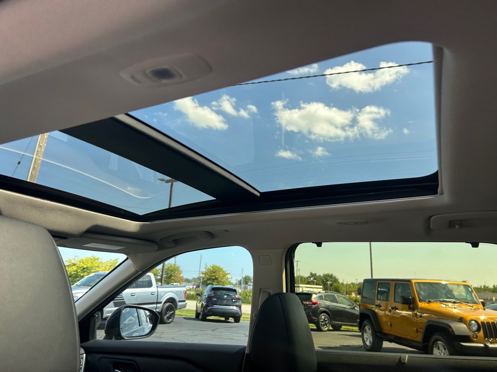 Photo 14 of this NISSAN ROGUE