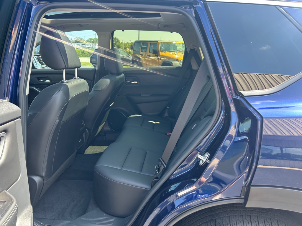 Photo 13 of this NISSAN ROGUE