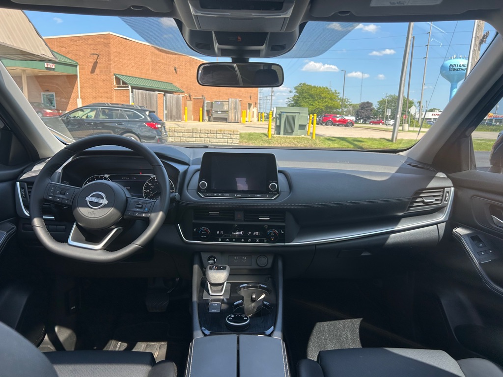 Photo 15 of this NISSAN ROGUE