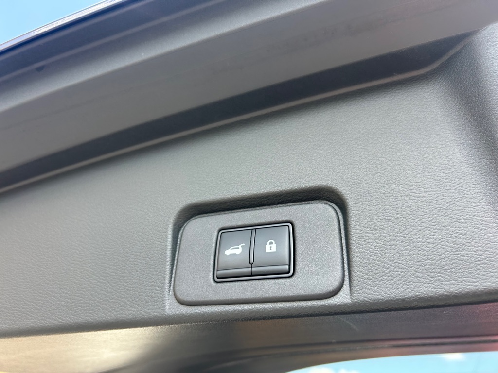 Photo 12 of this NISSAN ROGUE