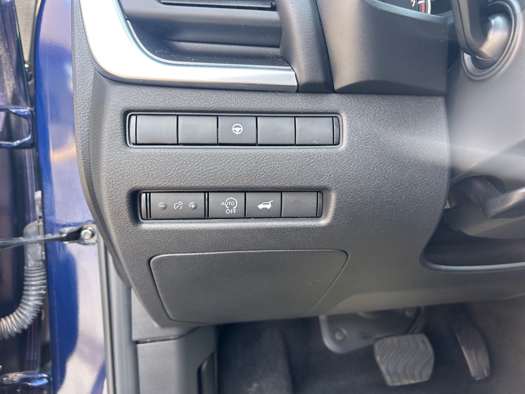 Photo 25 of this NISSAN ROGUE