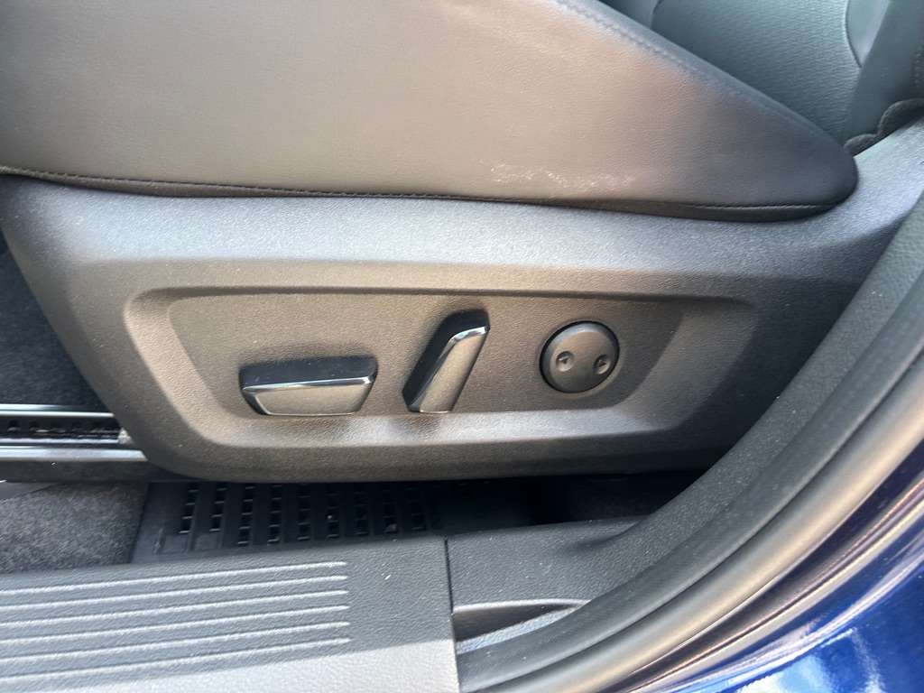 Photo 18 of this NISSAN ROGUE