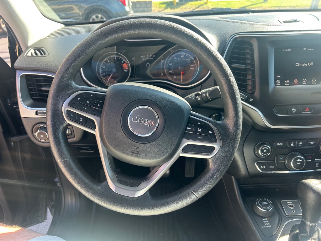 Photo 15 of this JEEP CHEROKEE
