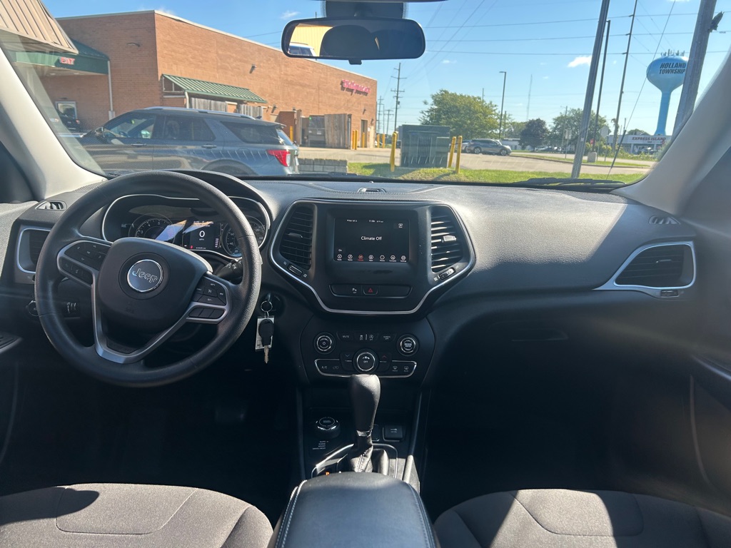 Photo 11 of this JEEP CHEROKEE
