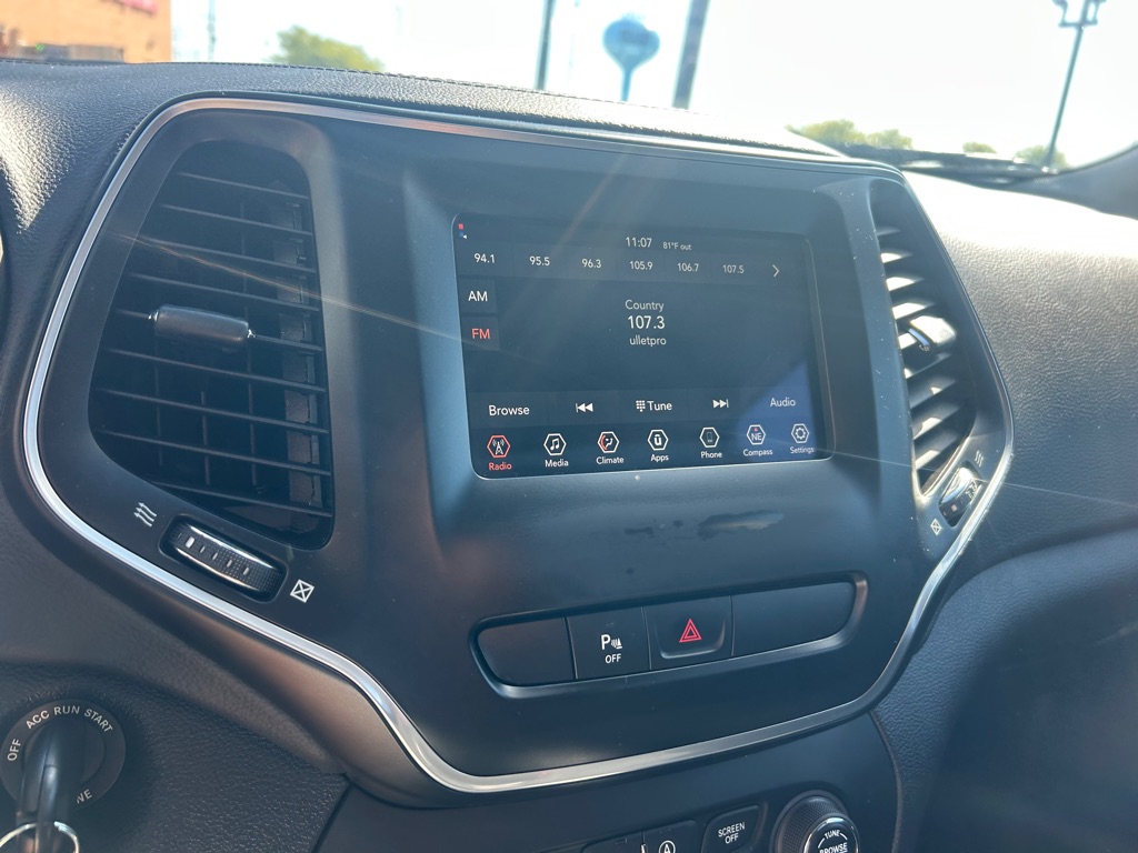 Photo 20 of this JEEP CHEROKEE