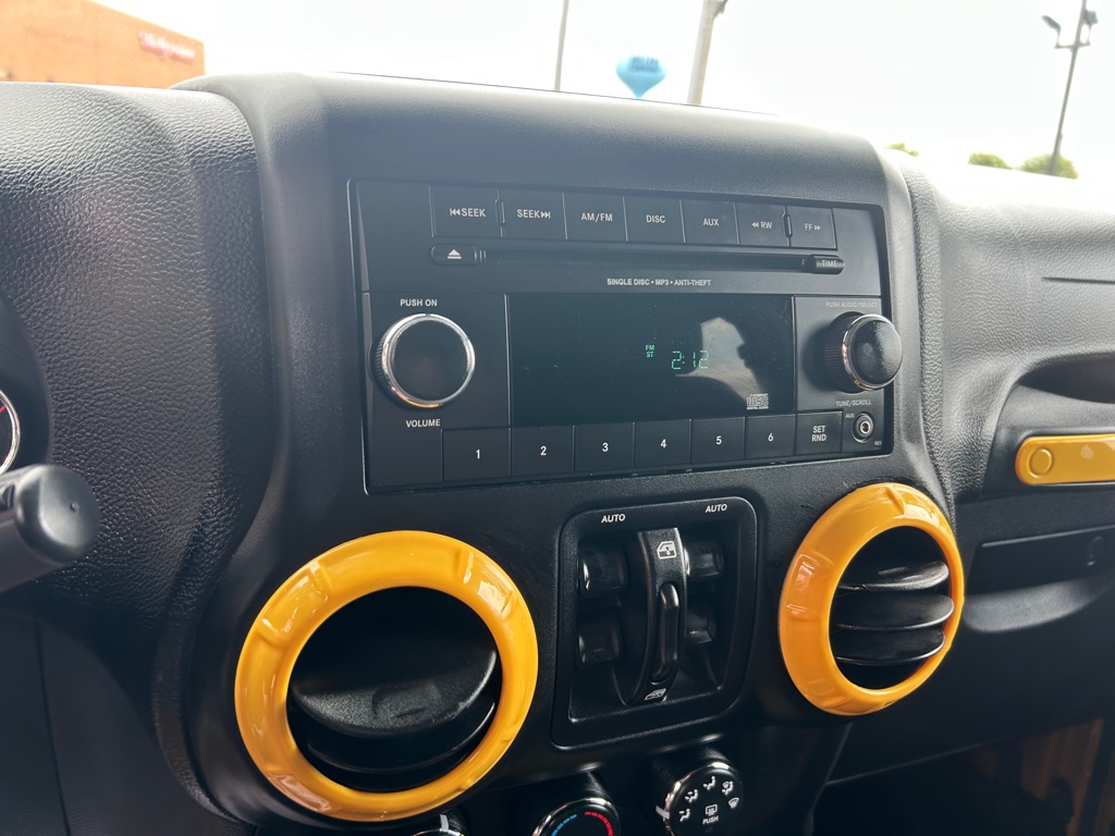 Photo 20 of this JEEP WRANGLER UNLIMI
