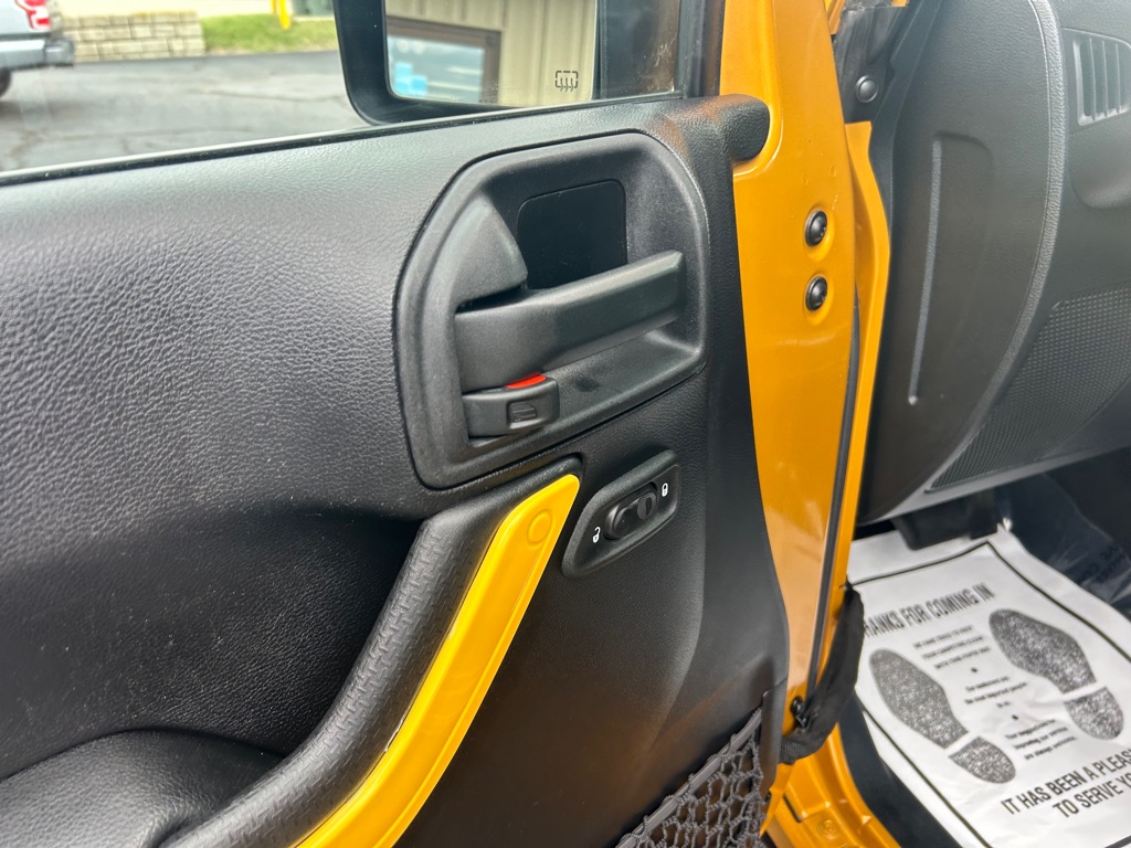 Photo 15 of this JEEP WRANGLER UNLIMI