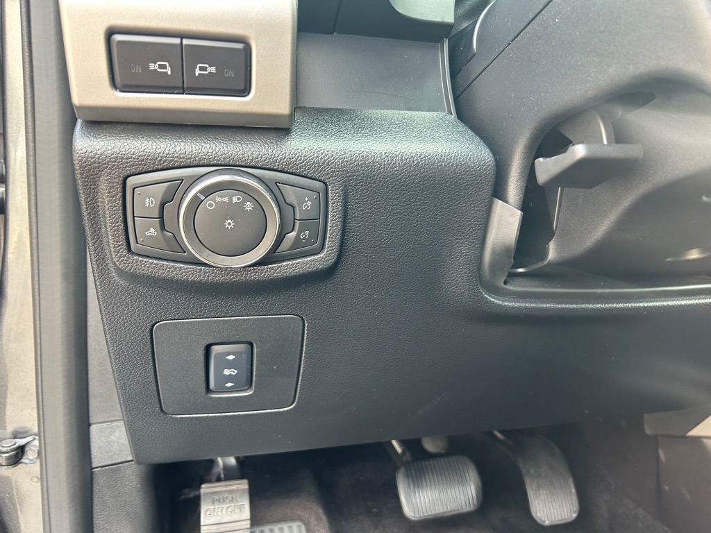 Photo 19 of this FORD F150