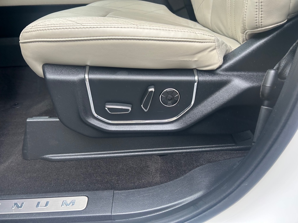 Photo 19 of this FORD EXPEDITION
