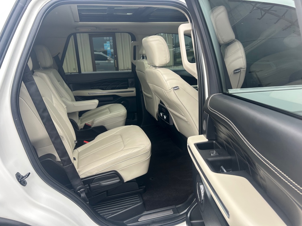 Photo 8 of this FORD EXPEDITION