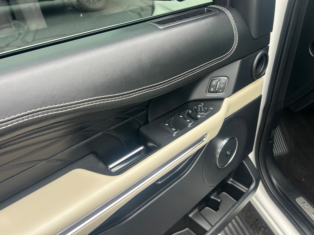 Photo 20 of this FORD EXPEDITION