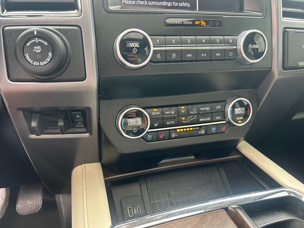 Photo 30 of this FORD EXPEDITION