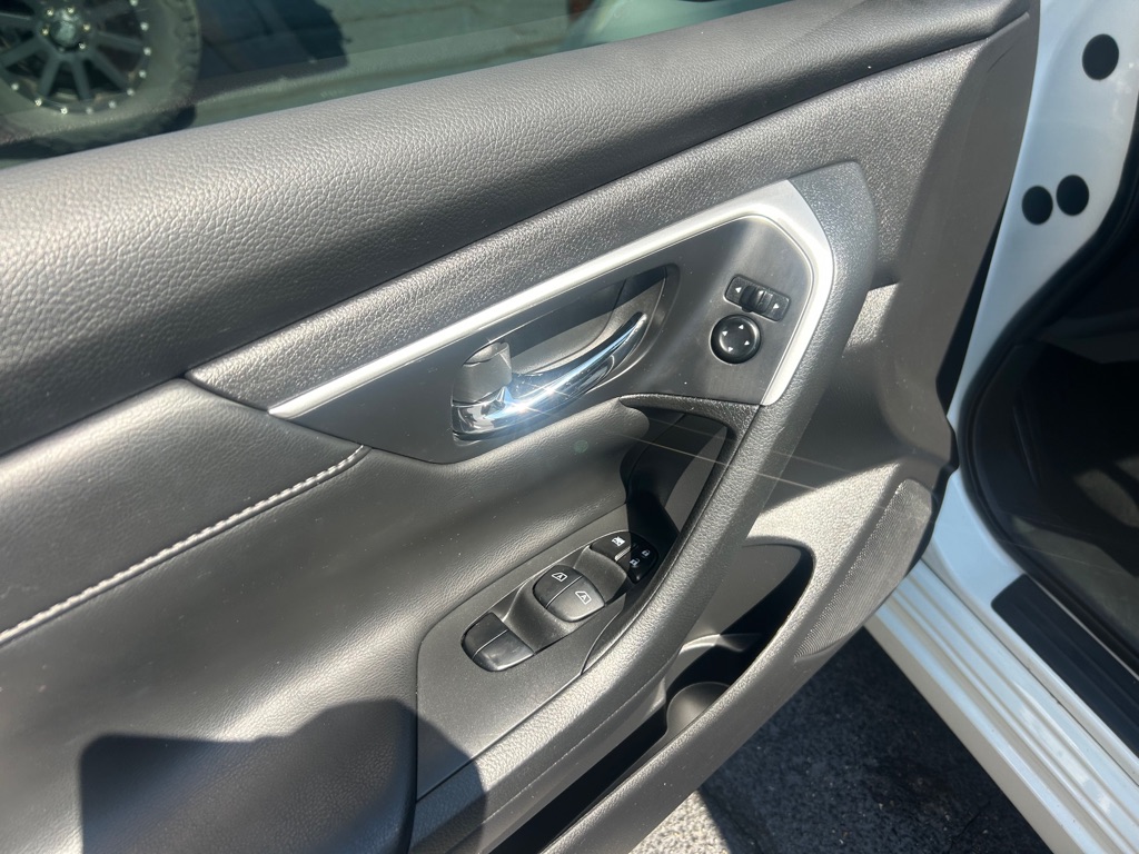 Photo 15 of this NISSAN ALTIMA