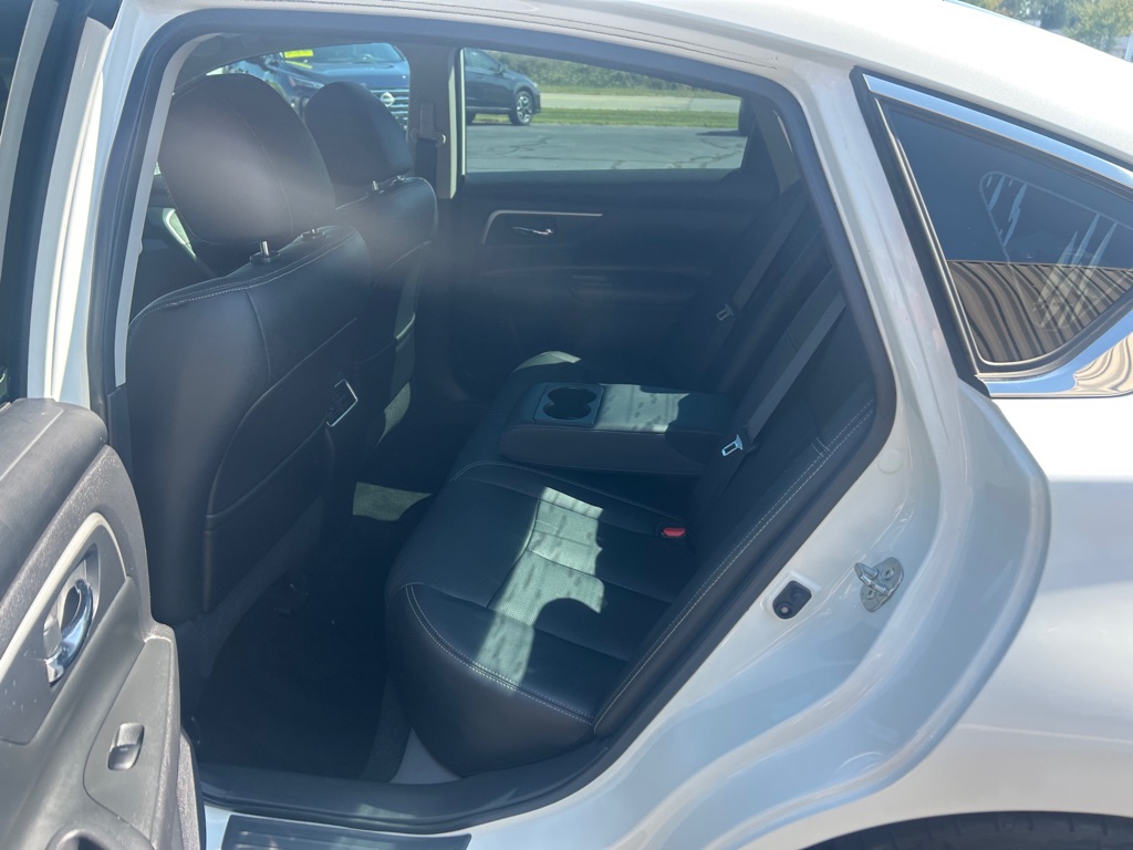 Photo 10 of this NISSAN ALTIMA