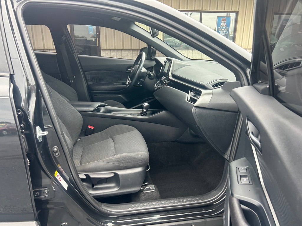 Photo 7 of this TOYOTA C-HR